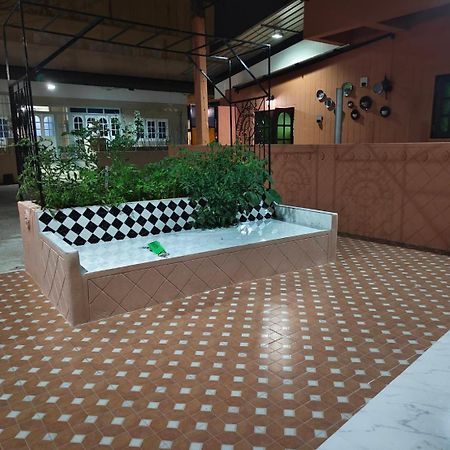 At Night Hotel Chumphon Exterior foto