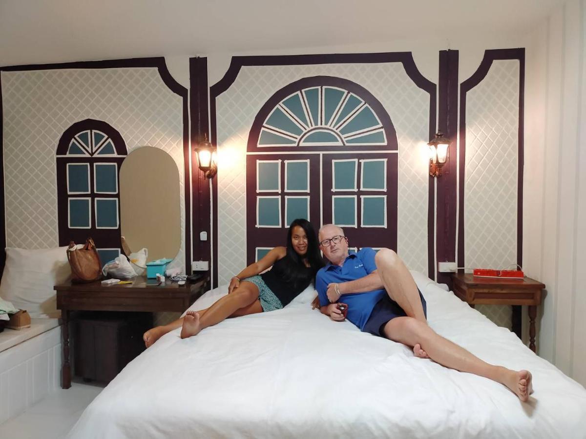 At Night Hotel Chumphon Exterior foto